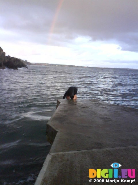 JTP00187 Marijn diving into sea at Guillemene with Rainbow